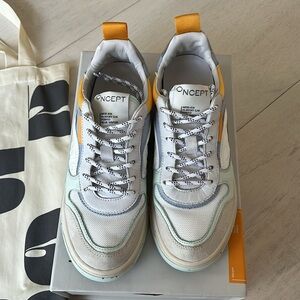 Oncept Women’s Porto Blue Vapor size 7